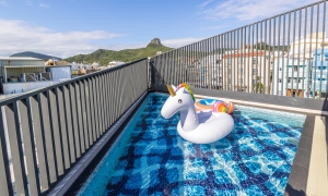 眺山望海憩水池